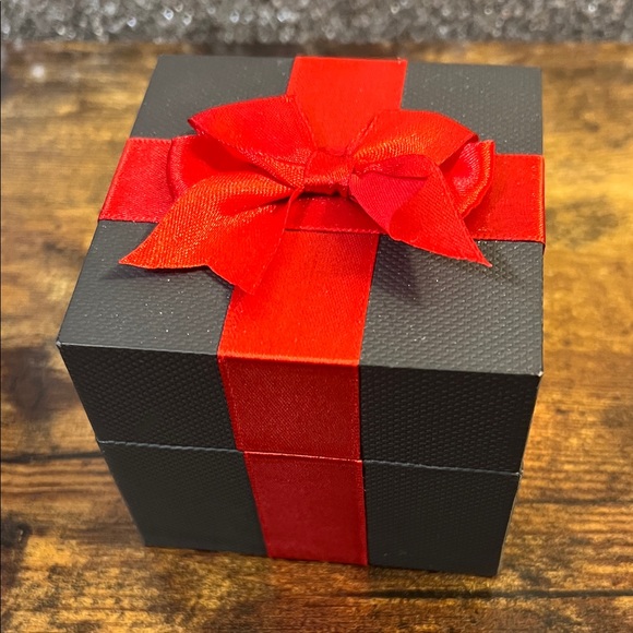 American Exchange Silver Watch with Mesh Strap - Picture 4 of 5